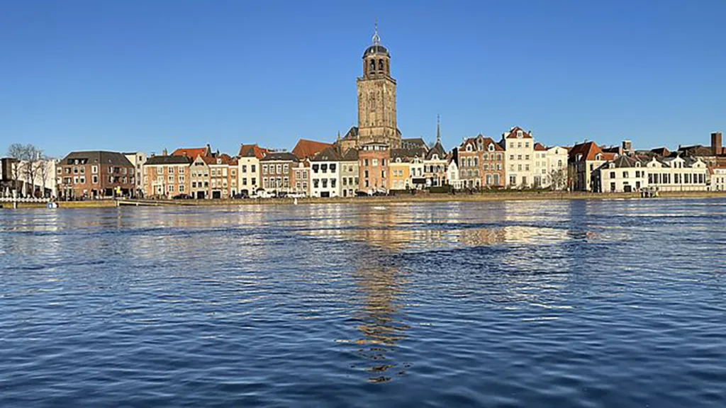 Waterpeil IJssel stijgt: Wellepad in Deventer afgesloten