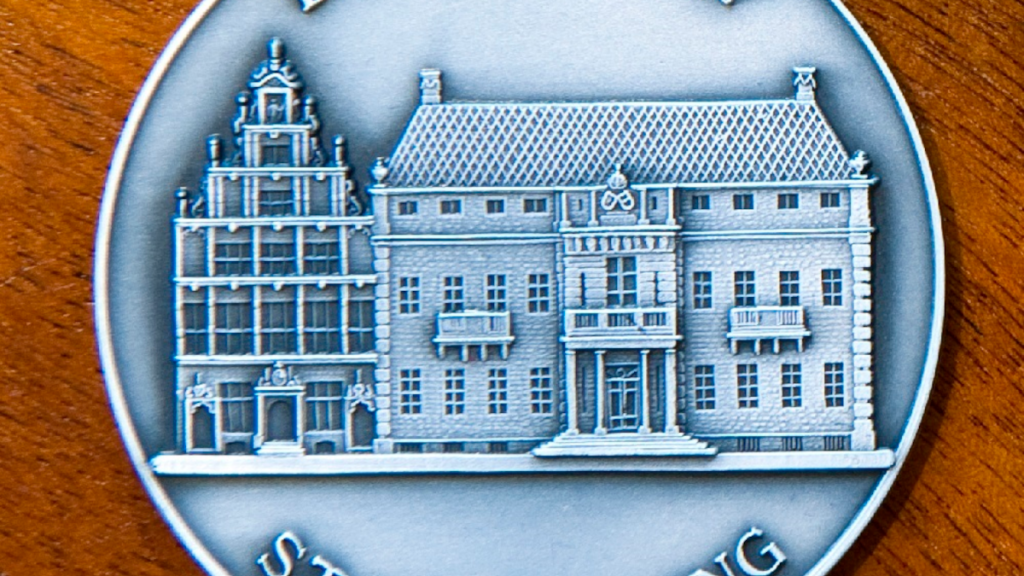 Stadspenning uitgereikt aan duizendpoot Henk Hengeveld
