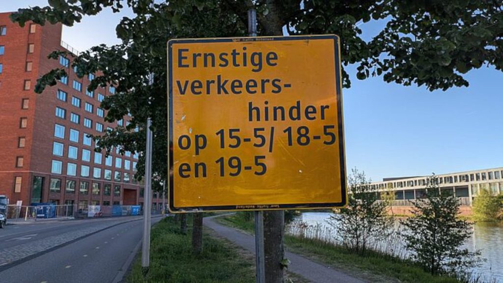 Verkeershinder Handelskade door afbouw torenkraan
