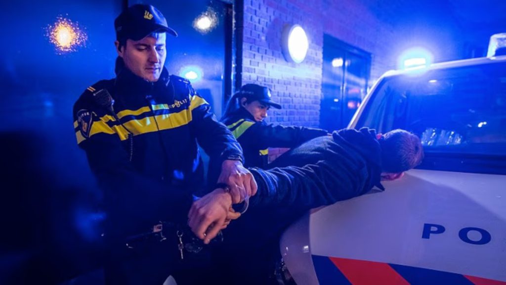Man aangehouden voor twee autobranden in Deventer