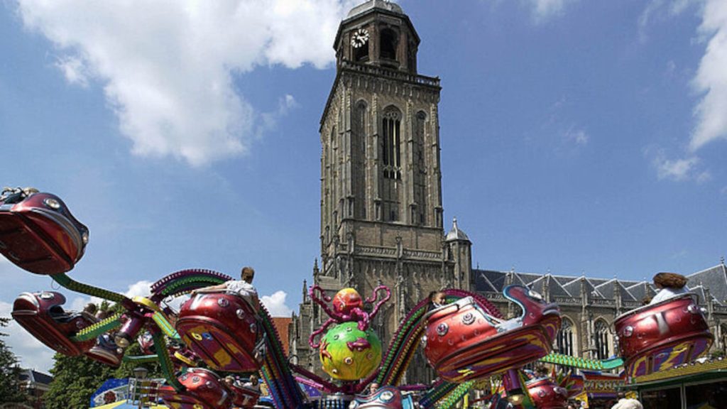 Warenmarkten tijdens zomerkermis naar Beestenmarkt